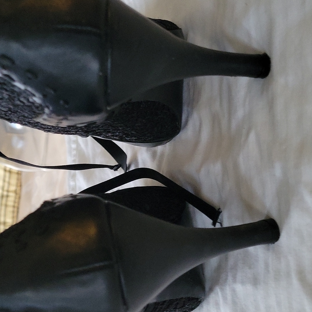 Shoes - Picture 6 of 7